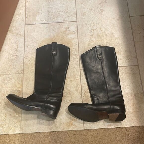 𝅺Frye woman’s black boots